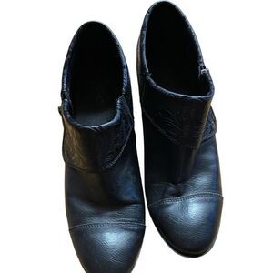 B.o.c. Shoes black Turkish leather trim excellent condition size 6.5 great price